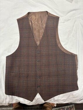 Brown Plaid Men's Vest. Size medium Men’s (please see measurements )